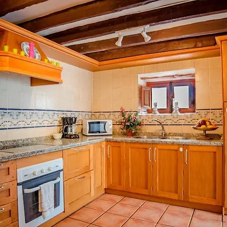 Casa Del Algarrobo * Canillas de Aceituno