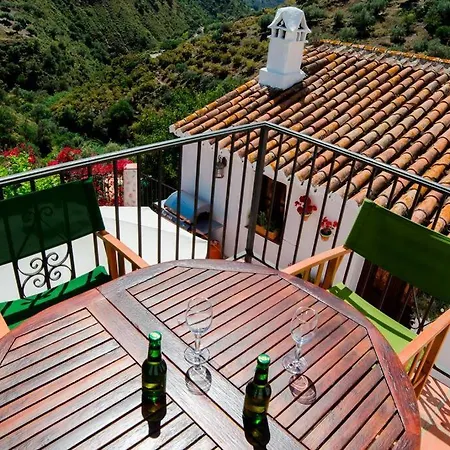 Casa Del Algarrobo * Canillas de Aceituno