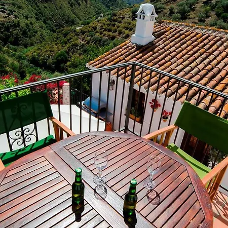 Casa Del Algarrobo * Canillas de Aceituno