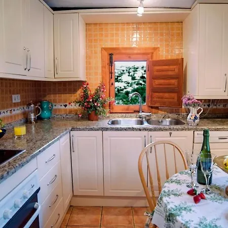 Casa Del Algarrobo * Canillas de Aceituno
