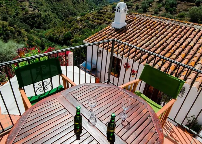 Casa Del Algarrobo * Canillas de Aceituno